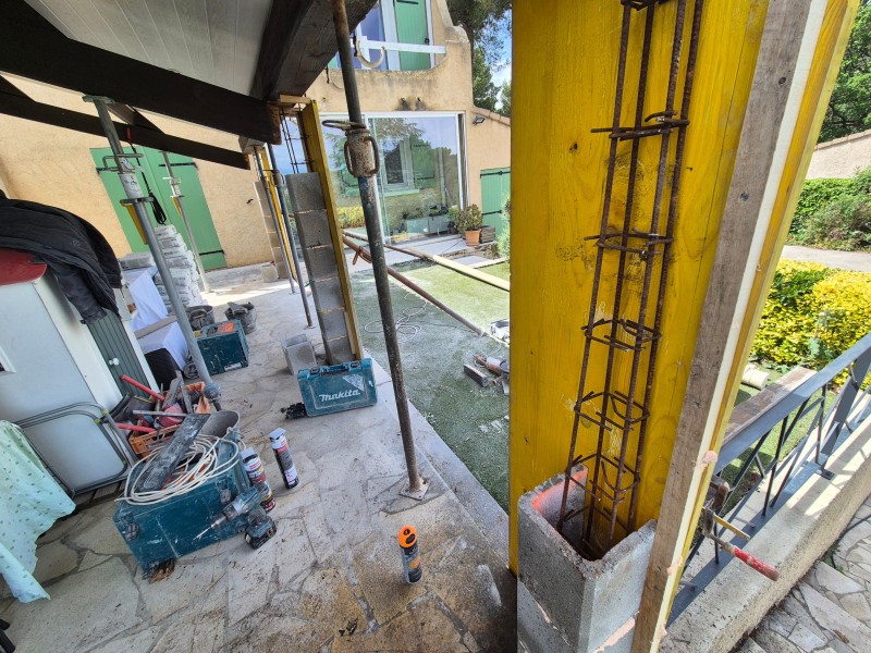 Remplacement de poteaux de toiture de terrasse – Rousset, Bouches-du-Rhône – poteaux béton armé, coffrage, ferraillage