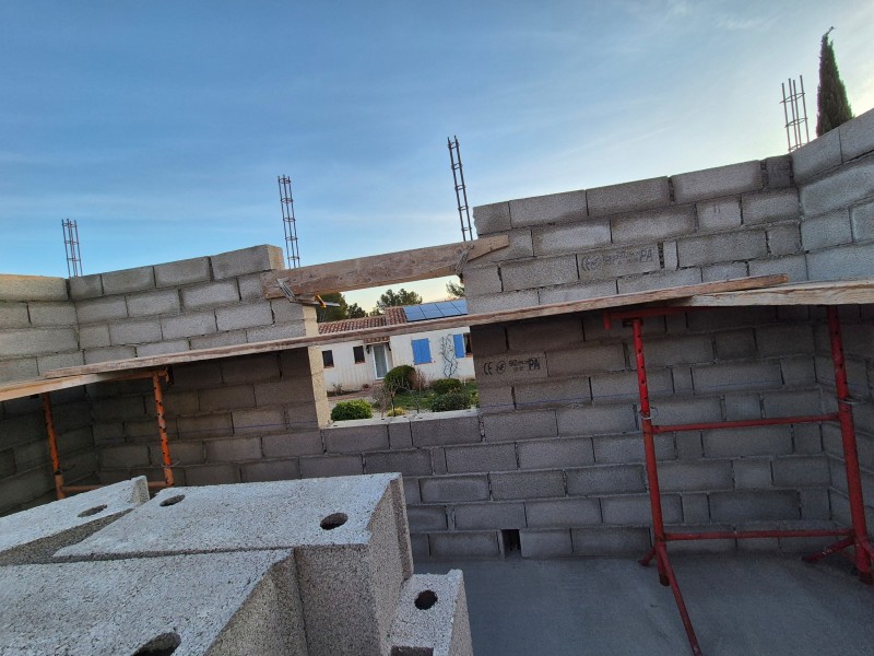 Création de poteaux et linteau en béton armé pour extension – Rousset (13) – poteaux, linteau, béton armé