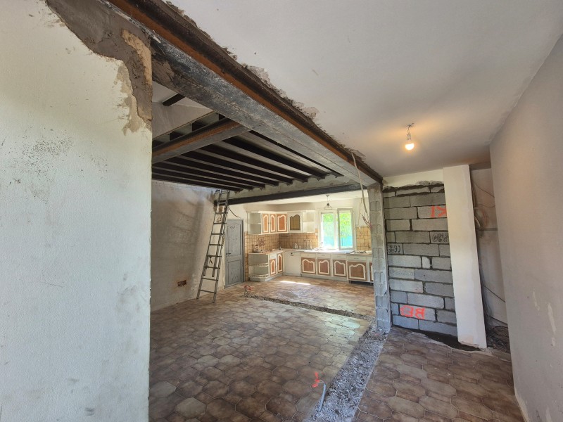 Ouverture d’un mur porteur en continuité de mezzanine – Gardanne (13) – IPN acier, démolition, structure