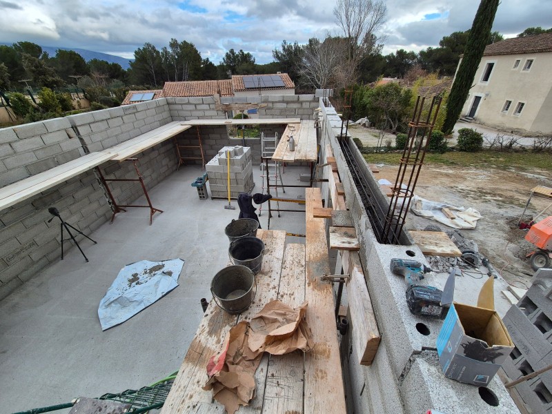 Création de poteaux et linteau en béton armé pour extension – Rousset (13) – poteaux, linteau, béton armé
